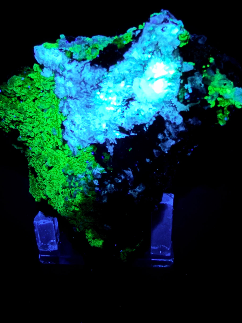 Chalcedony and Aragonite on Goethite #2