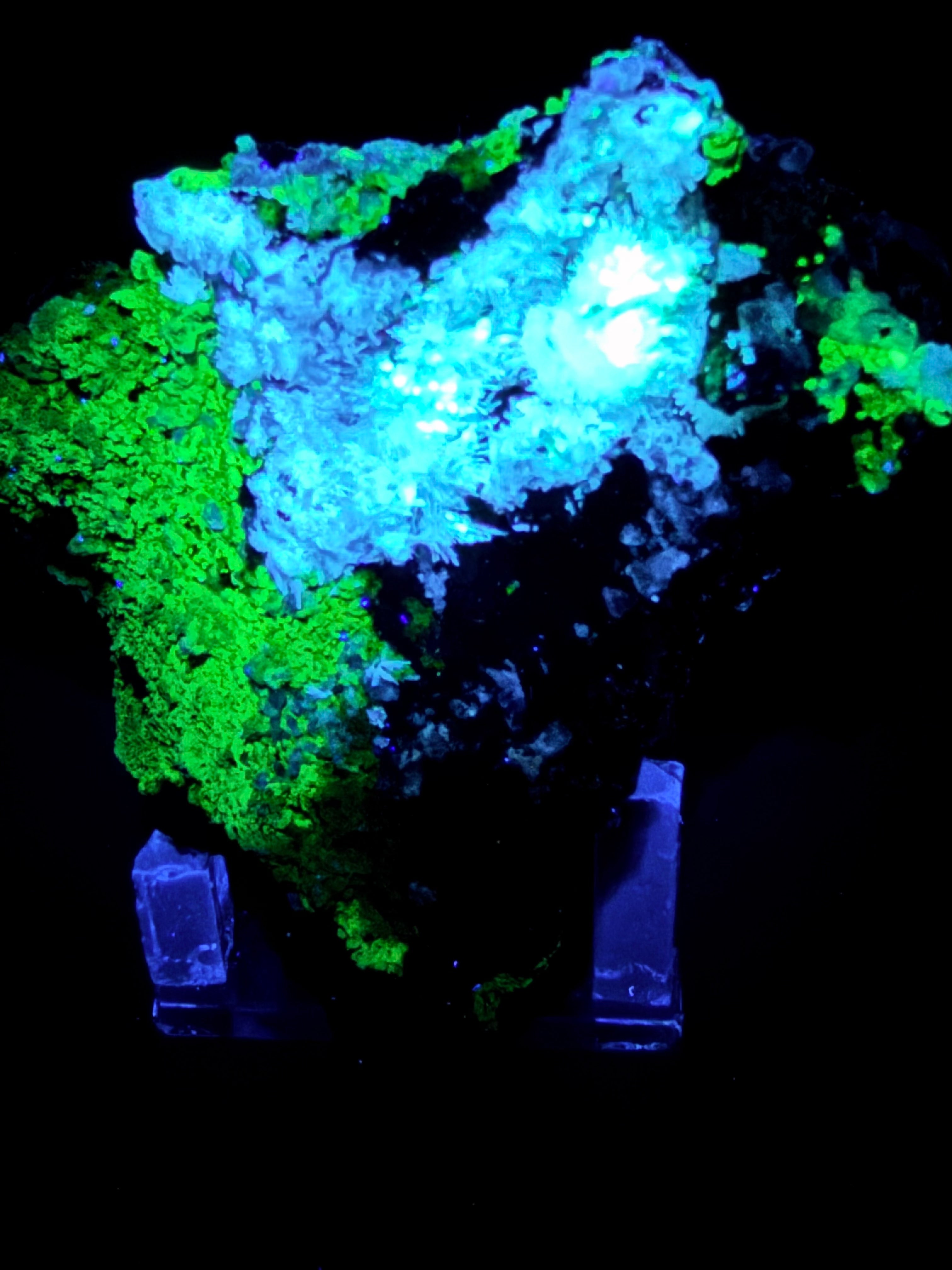 Chalcedony and Aragonite on Goethite #2